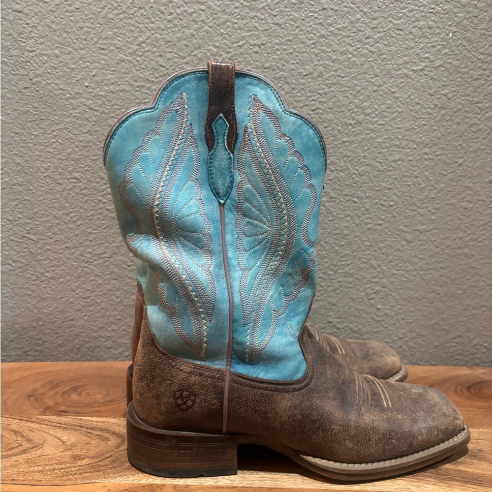 Ariat Women’s  Distressed Brown and Turquoise Western Boots